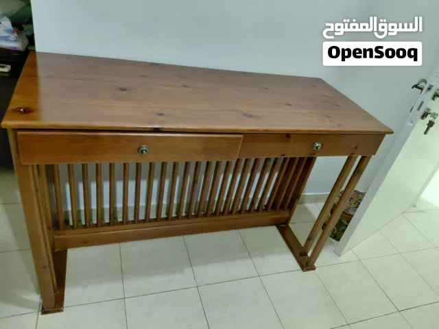 طاولة كونسول / مكتب خشب طبيعي مع درجين – بحالة ممتازة