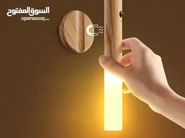 مصباح ليلي خشبي LED – إضاءة ذكية وجو مريح!