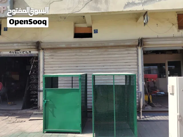 Industrial shops for rent with bedrooms