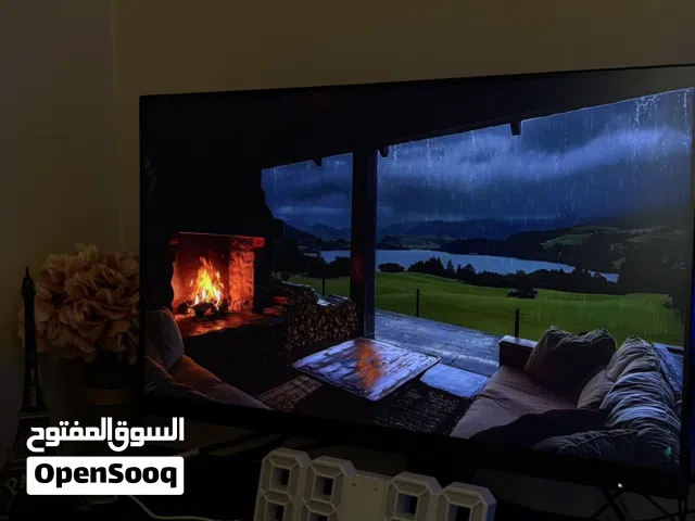 شاشة AOC شركه عالميه ومعروفه شاشه جديده ونظيفة 4k فيها جميع المنافذ وHDMI وتستعمل ل كل شي