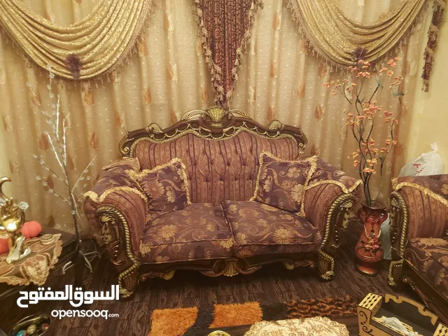 طقم كنب بحاله جيدا جدا  مع الطاولات