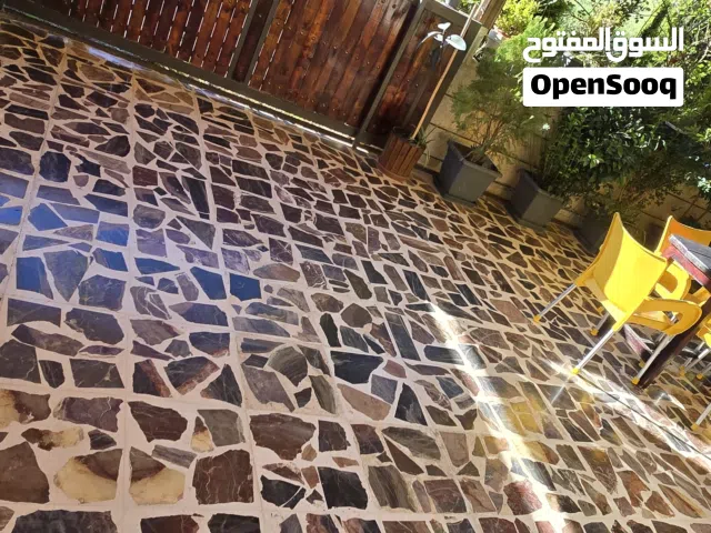 شقة مفروشة فاخرة في شفا بدران الكوم الغربي طابق أرضي 2 نوم 2 حمام صالون مع مطبخ و ترس خارجي