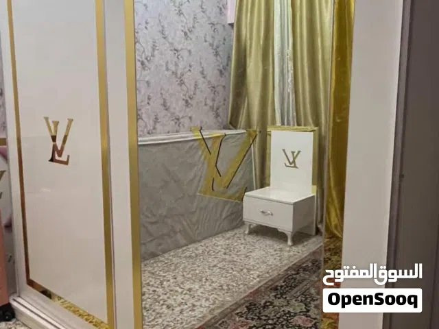 للبيع  جديده مامستعمله هواي تتكون من كنتور سحب ميز مرايا جربايتين منفصلين ميز صغير