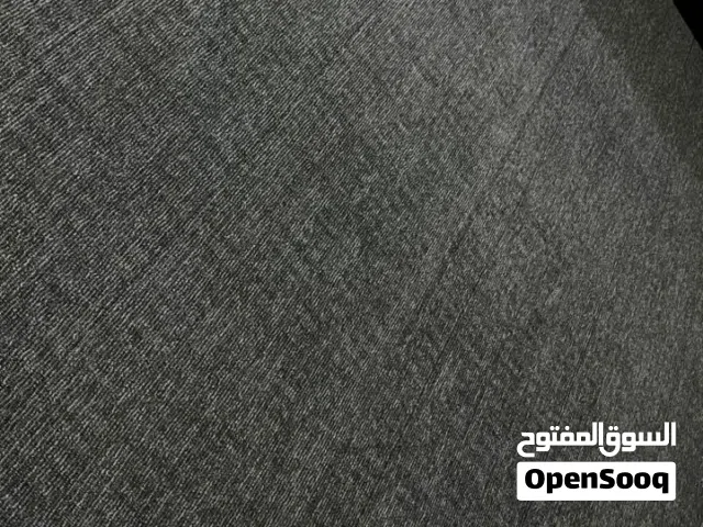 موكيته وكاله لون سكني غامق  قياس 4*4  نضيفه جدا وما الها وقت مشتريها