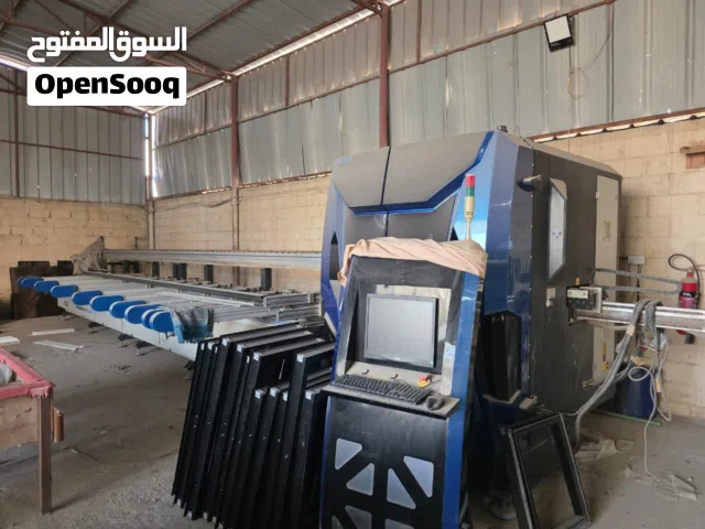 مصنع لصناعة النوافذ والأبواب للبيع