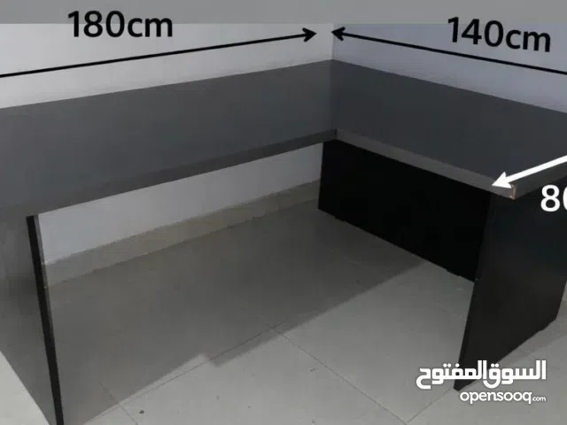 للبيع: ميز كيمنك زاوية فلات   المقاس: • 140 سم جهة اليمين • 180 سم جهة اليسار • العمق 80 سم