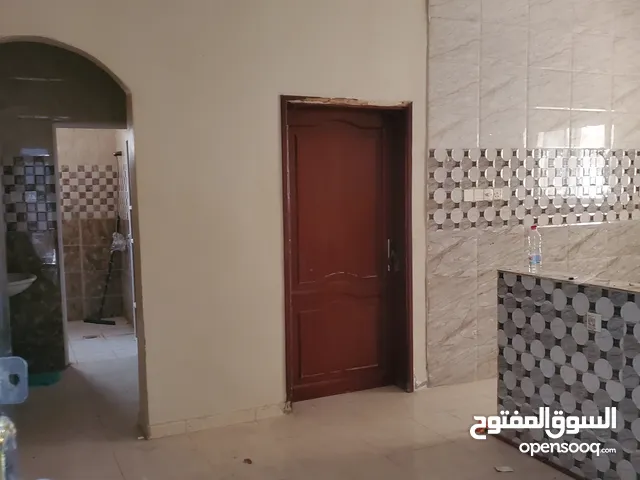 شقة عزاب في الخمسين للايجار