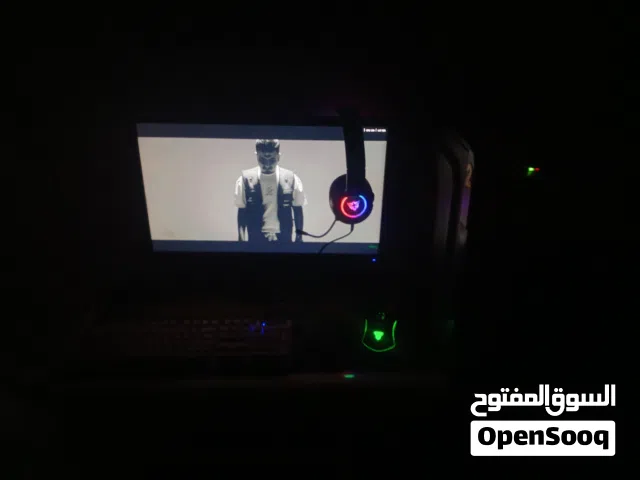 PC مناسب جدا و كامل ملحقات حتى شاشة وياها