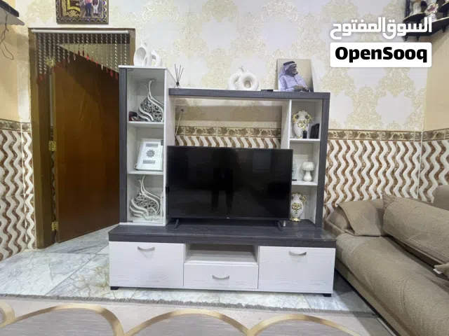 للبيع ميز بلازمه كلش مرتب بسعر مناسب جداً