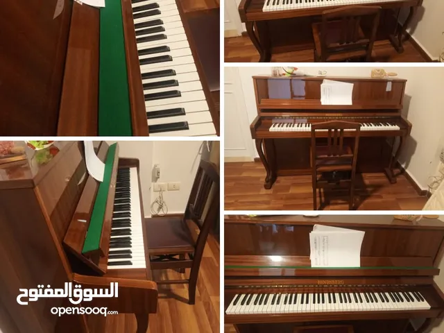 بيانوا الماني للبيع بداعي السفر نضيف وصوت قوي