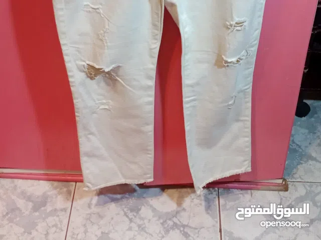 جينز بقصة موم فيت ممزَّق بخصر متوسط