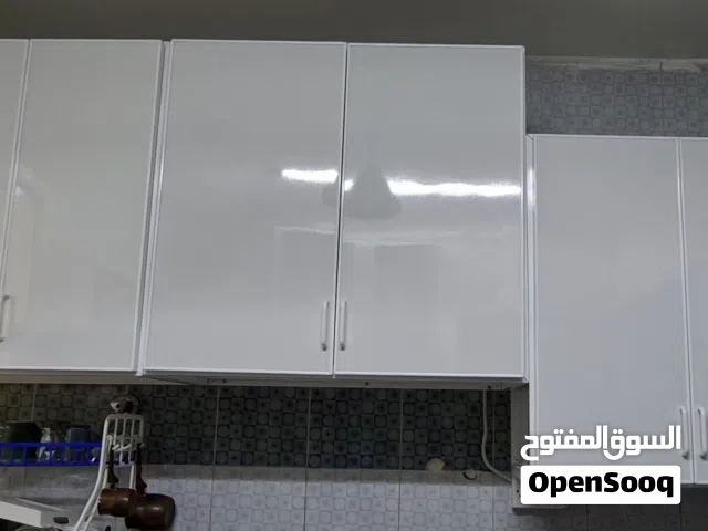 خزائن مطبخ عدد 3 المنيوم شبه جديد