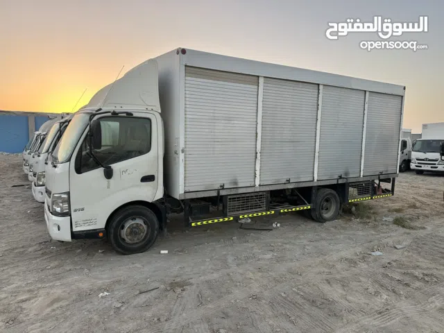 للبيع سيارات هينو عليها صندوق شحن وثلاجه موديل 2020  ابوظبي الفايه
