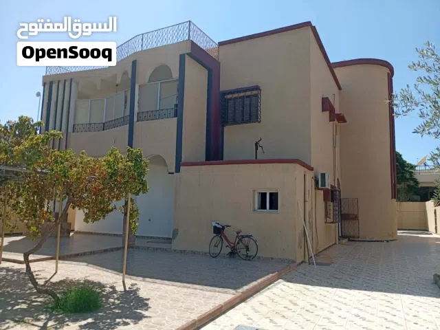 فيلا فخمة للإيجار اليومي   غرغور – طرابلس متاحه ايام الموسم وايام العيد اللايجار -عائلات فقط