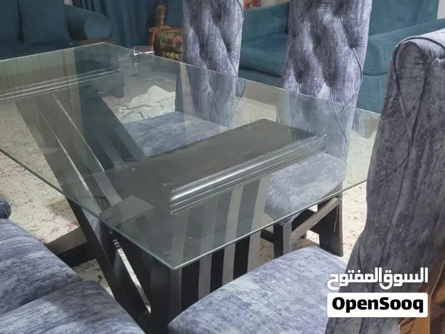 سفره مودرن عموله زان 6 كراسى منجده بالقطيفه وقرص زجاجى سكوريت  ونيش مستعمله بحاله جيده جدا