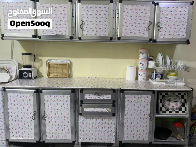 مطبخ نضيف 3 أمتار والسنك متر ونص السعر  150 وبي مجال