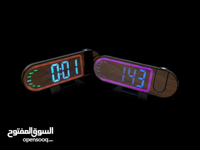 ساعة مو بس تشوفك الوقت... تعرضه على الجدار!