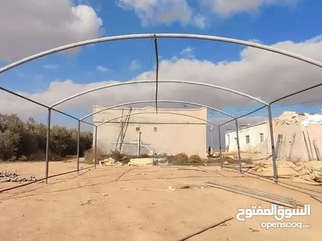 بيت حديد قائم