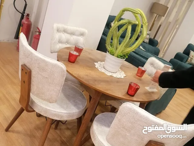 طاولة سفره مع كراسي عدد 4