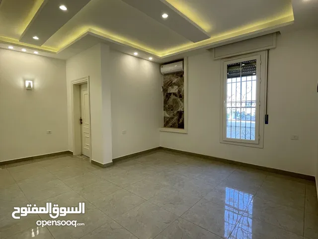 600 m2 More than 6 bedrooms Villa for Sale in Tripoli Abu Sittah