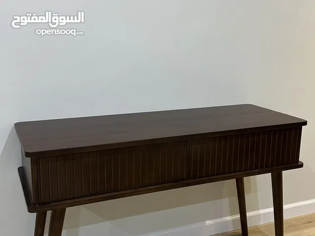 طاوله خشبيه (كونسول) جديده للبيع الفوري