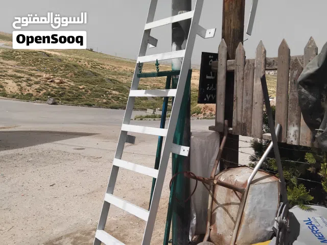 سلم حديد ثابت ارتفاع 3 م عرض 62  سماكه حديد عاليه جدا الموقع الزرقاء