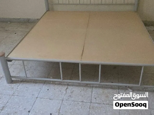 سرير مزدوج كبير  مع المرتبة