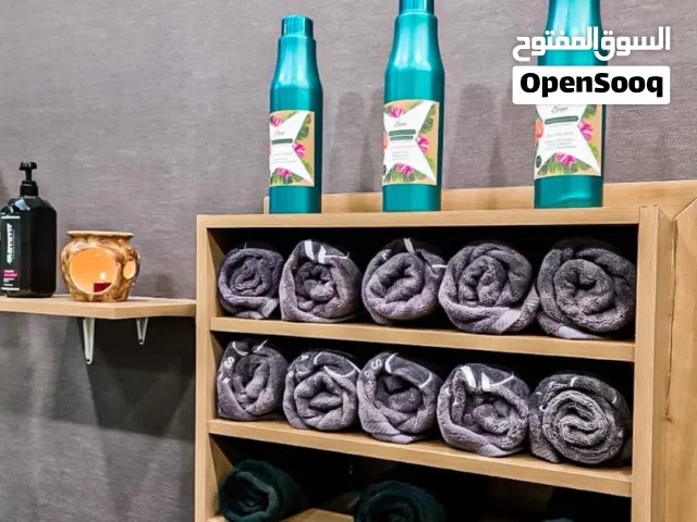 صالون رجالي للبيع في امارة عجمان.