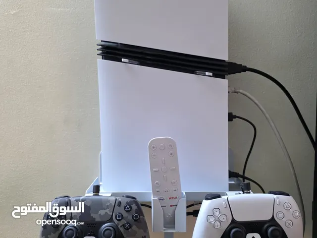 Ps5 pro ممتازة مع يد اضافية و قاعدة و ريموت