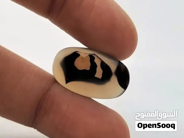 حجر كريم طبيعي نادر مصور بلفظ الجلالة [ الله ]