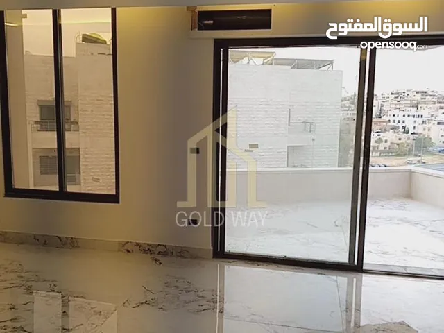 شقة مميزة طابق أخير مع روف 340م في أرقى مناطق الدوار الرابع/ ref 2047