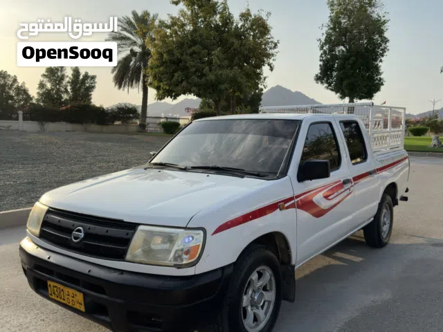 2013 نيسان نافارا LE