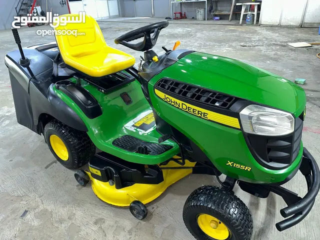 ماكينة قصّ عشب John Deere X155R