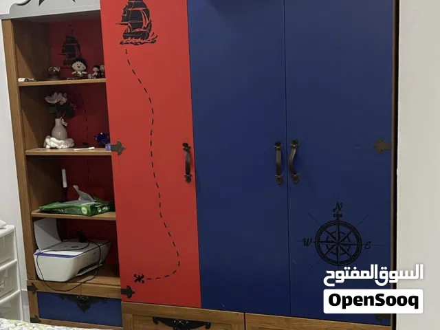 للبيع اثاث غرفة نوم معاه تسريحه