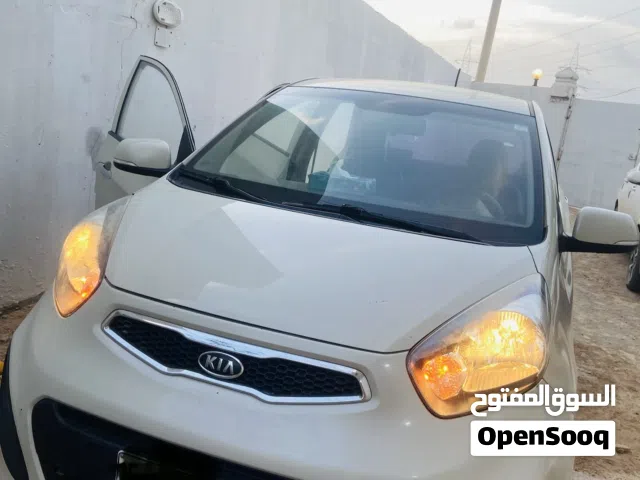 2014 كيا بيكانتو Standard