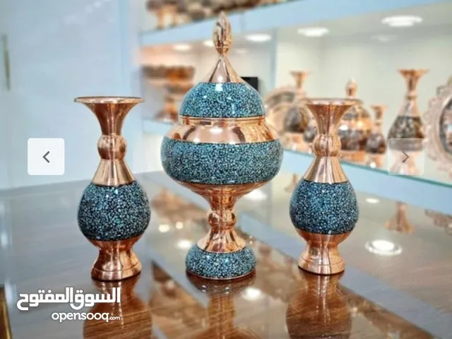مزهرية نحاسية فيروزية ومجموعة شوكولاتة