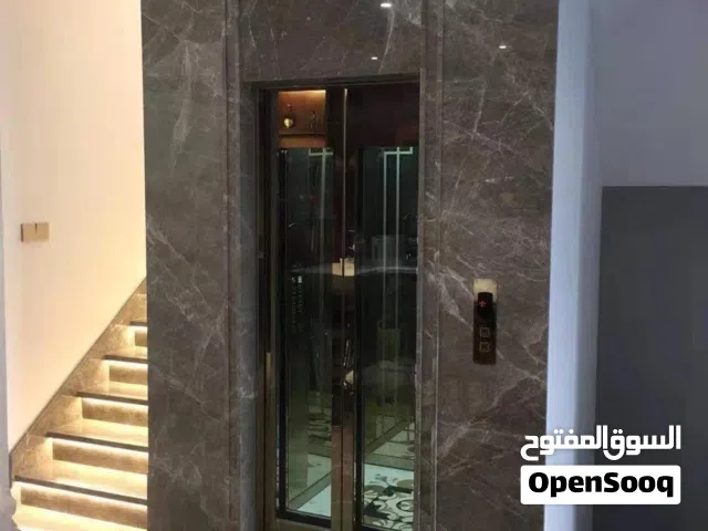 في كل مهام المصاعد من توريد و تركيب وصيانة وقطع الغيار