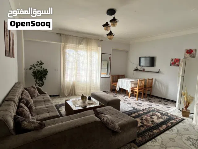 شقة مفروشة للايجار السنوي سيدى بشر خلف كباب حمدى  قريبة من البحر