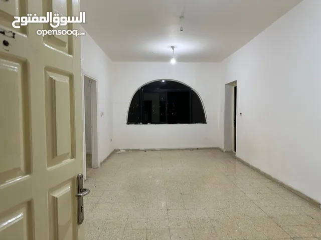شقة طابقية للايجار 150 متر الذراع الغربي حي نزال