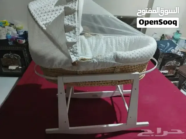 سرير طفل للبيع