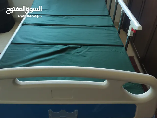 سرير طبي بحال الجديد