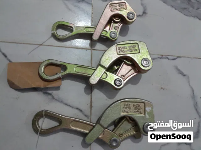 ملزمه لشد اسلاك الكهرباء اعلي الاعمده