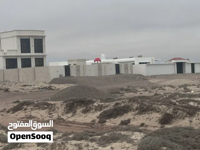 سكنية قرب فندق آتانا والحديقة العآمة بالاشـــــخرة