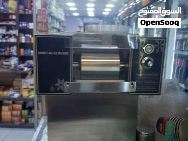 ماكينة صنع بوظة استعمال بمدة تقل عن 3 اسابيع بحالة ممتازة مع جميع ادواتها للبيع