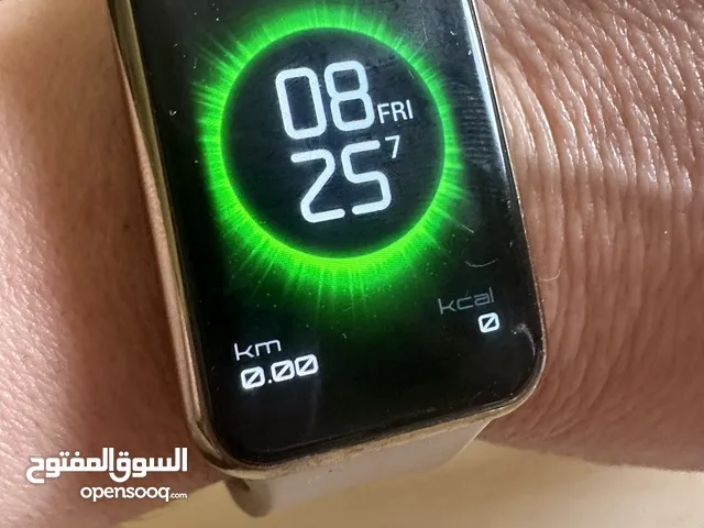 ساعة Huawei لون ابيضّ لقياس ضغط الدم عدد الحركة والمجهود اتصال البيانات مع الجهاز الخلوي
