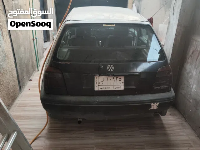 سيارة كولف  للبيع ب 2500دولار امريكي فيها محرك وكير كورلا