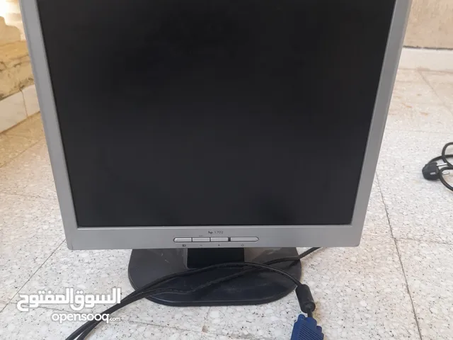 Windows 7 في حالة جيدة شاشة عادية مع clavier وsouris