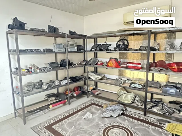 جراج للبيع جاهز كامل مغ اغراضه وقطع غيار