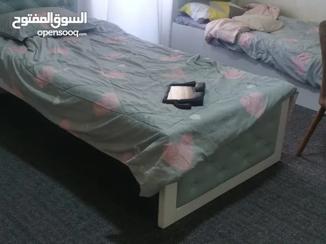 تخت عدد 2مع فرشات ععد2 الرصيف جريبا