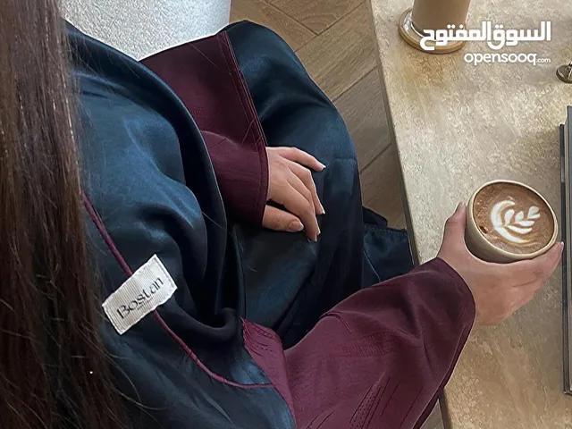 عبايه راقيه جديدة نص بشت نوع القماش حرير مناسبة للأستعمال اليومي والمناسبات خفيفة طول 56 / 55.5
